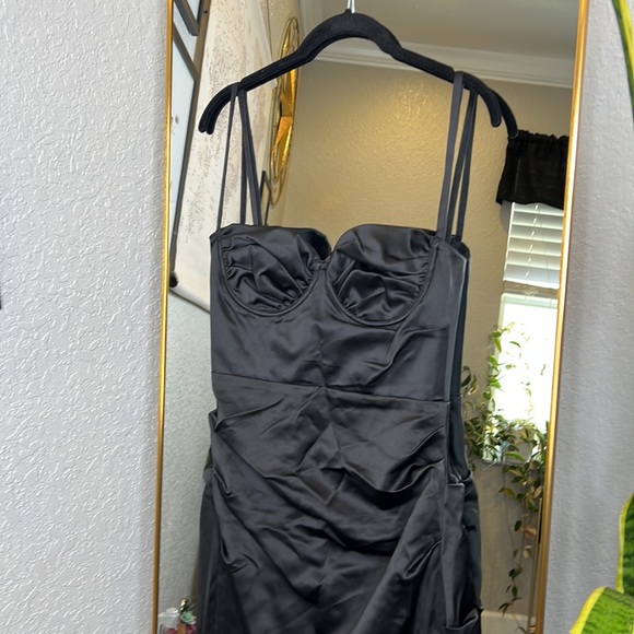 HOUSE OF CB 'Flora' Black Satin Pleated Corset Midi Dress NWOT - Picture 7 of 9